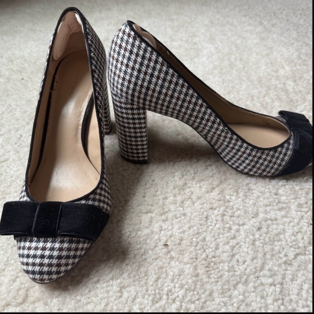 Beautiful women shoes from Ann Taylor in wonderful condition.